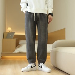 Casual loose-fitting jeans